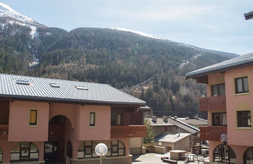 Val Cenis Apartment | Cozy apartment for 7 in Val Cenis Lanslebourg, 300m from slopes, balcony, and close to amenities