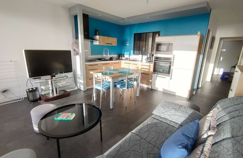 Saint-Hilaire-de-Riez Apartment | Cozy apartment 4 people, terrace, parking, pets allowed, 50m from the beach