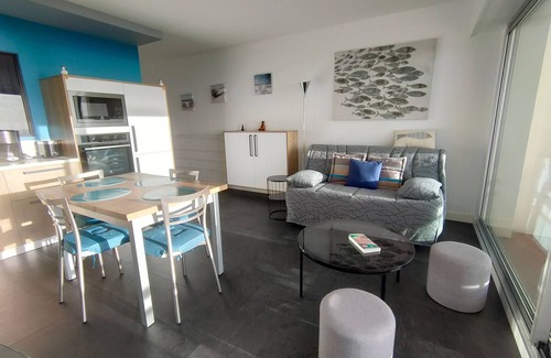 Saint-Hilaire-de-Riez Apartment | Cozy apartment 4 people, terrace, parking, pets allowed, 50m from the beach