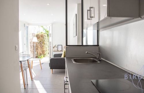 Mandelieu-La-Napoule Apartment | COZY APARTMENT, BEAUTIFUL DOMAIN, SWIMMING POOL, TENNIS AND SEA OVERVIEW
