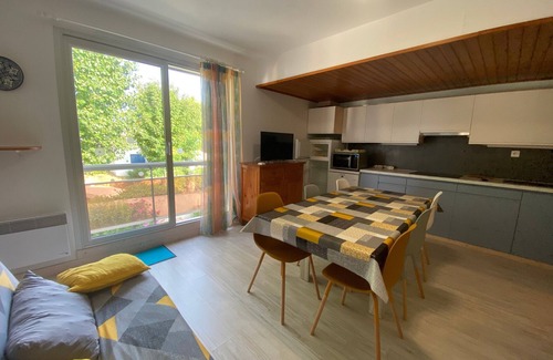 La Tranche-sur-Mer Apartment | Cozy Apartment 200m from Beach with Balcony and Parking