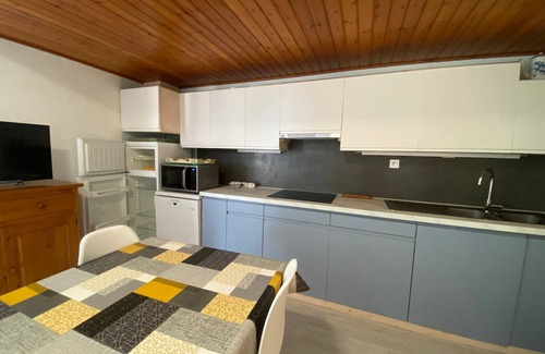 La Tranche-sur-Mer Apartment | Cozy Apartment 200m from Beach with Balcony and Parking