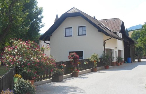 Reichenau an der Rax Apartment | Cozy apartment on the farm - perfect for families with children