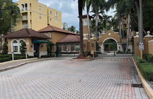 Aventura Apartment | Cozy apartment 5 min from the beach, Gulfstream and Aventura Mall.