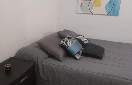Cangrejo Arriba Apartment | Cozy Apartment across the San Juan Airport