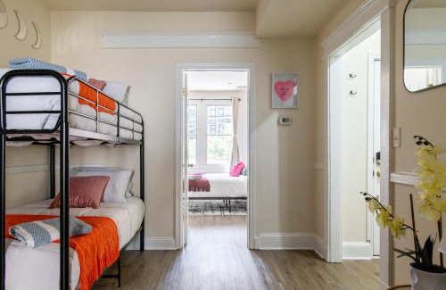 Brightwood Park Apartment | Cozy Apartment at Washington DC! Sun Filled & Comfortable!
