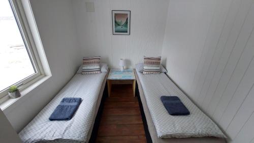Mefjordvær Apartment | Cozy Apartment between sea and mountains