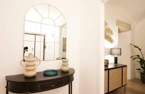 Monti Apartment | Cozy Apartment by the Colosseum