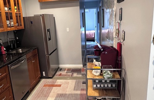 Shaw Apartment | Cozy apartment centered in historical U-ST/Shaw/Logan Circle neighborhoods!