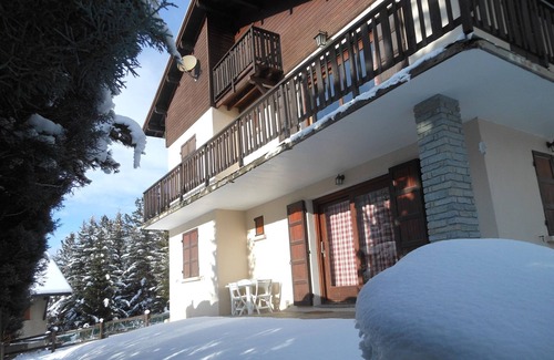 Saint-Chaffrey Apartment | Cozy apartment for 8, near slopes, fireplace