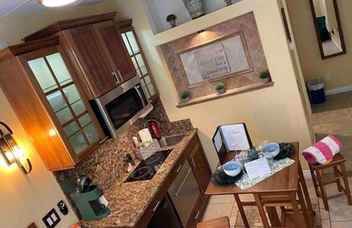 Victorville Apartment | Cozy Apartment fast Wi Fi washer/dryer kitchen, pool & spa!n