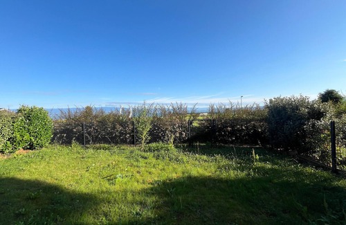 Evian-les-Bains Apartment | Cozy apartment with garden and parking in Évian
