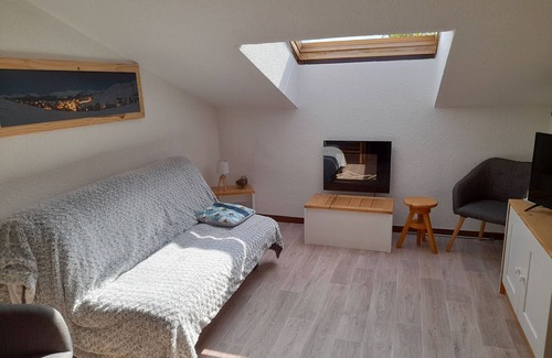 Albiez-le-Vieux Apartment | Cozy Apartment for 5 in Albiez-Montrond with Stunning Mountain Views