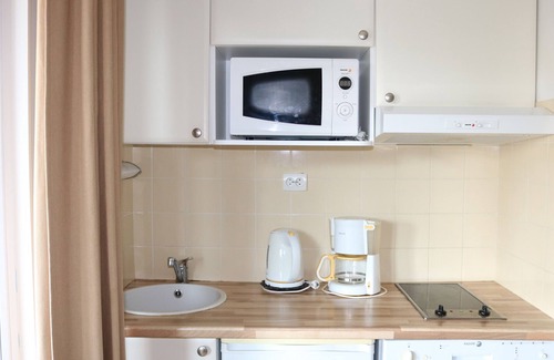 Parentis-en-Born Apartment | Cozy Apartment in Parentis-en-Born - Shared Pool - Walk to Lake - Sleeps 4 - Cleaning Included