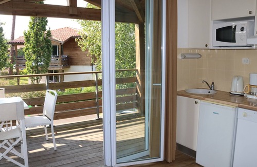 Parentis-en-Born Apartment | Cozy Apartment in Parentis-en-Born - Shared Pool - Walk to Lake - Sleeps 4 - Cleaning Included