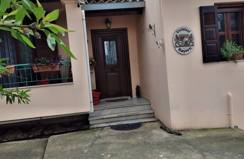 Raches Apartment | Cozy apartment with large property dog-friendly