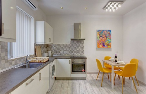 Tower Road Apartment | Cozy Apartment in an Amazing Location