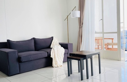 Windhoek Central Apartment | Cozy apartment in charming Windhoek with WiFi, parking and peace of mind.