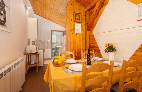 Sarsoni Apartment | Cozy apartment in Drazice with WiFi