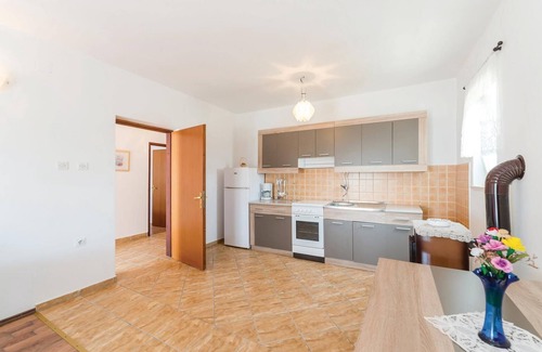 Kustici Apartment | Cozy apartment in Kustici with WiFi