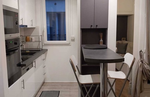 Arsenal Apartment | Cozy Apartment in Le Marais