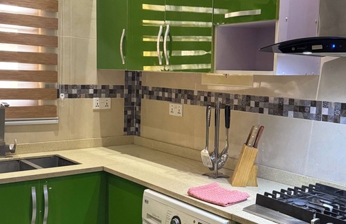Accra Apartment | Cozy apartment in lovely Accra with WiFi, AC .