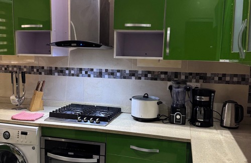Accra Apartment | Cozy apartment in lovely Accra with WiFi, AC .