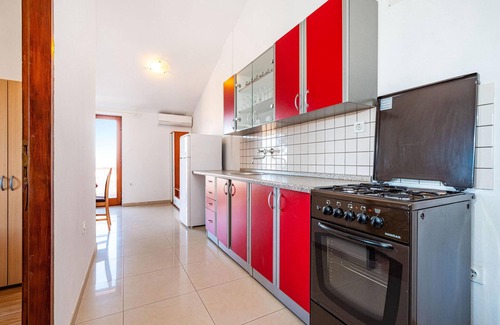 Nevidane Apartment | Cozy apartment in Nevidane with kitchen