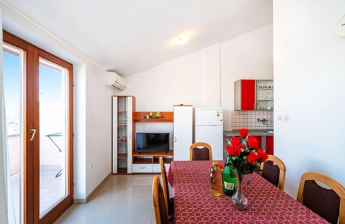 Nevidane Apartment | Cozy apartment in Nevidane with kitchen