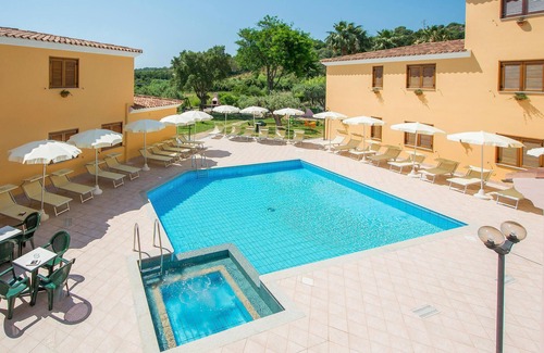 Sos Alinos Apartment | Cozy apartment in Orosei with WiFi