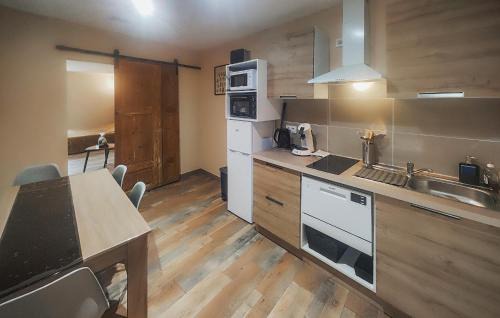Saint-Chinian Apartment | Cozy Apartment In Saint Chinian