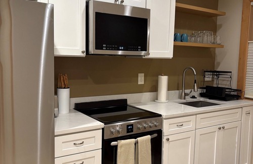 Fairhaven Apartment | Cozy apartment in the charming Fairhaven