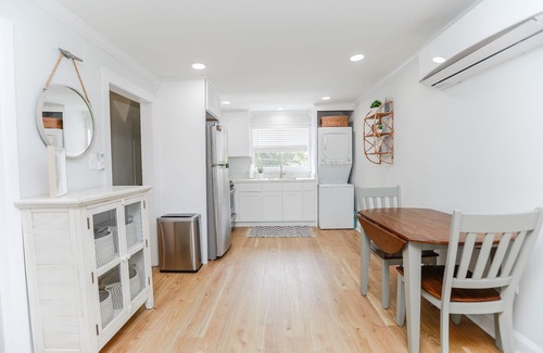 Central Newport News Apartment | Cozy Apartment in Historic Hilton Village close to CNU