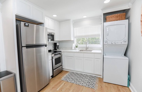 Central Newport News Apartment | Cozy Apartment in Historic Hilton Village close to CNU