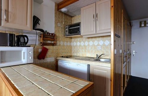 Val-Thorens Apartment | Cozy Apartment in Val Thorens - 4 Guests, South-Facing Balcony, Ski-In/Ski-Out