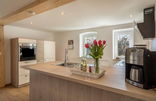 Grunkraut Apartment | Cozy Apartment 'Lochdomizil' with Mountain View, Garden & Wi-Fi