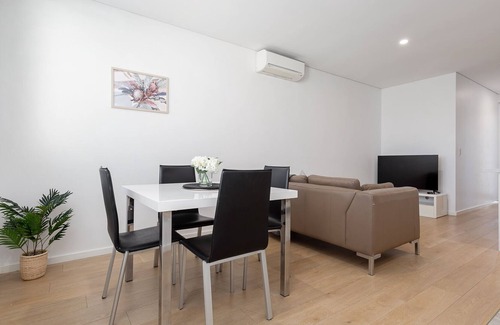 Belmont Apartment | Cozy Apartment Near City and Airport