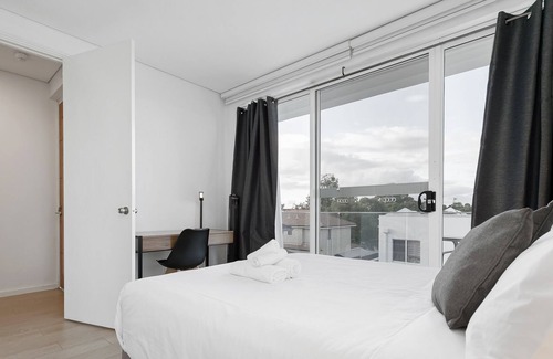 Belmont Apartment | Cozy Apartment Near City and Airport