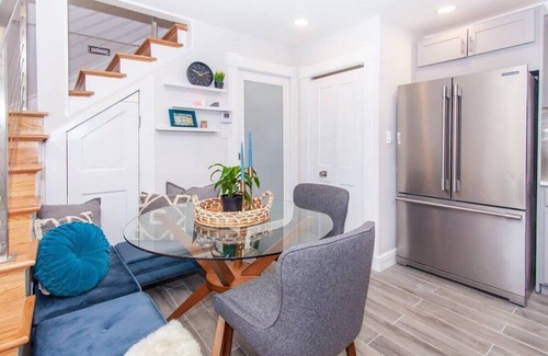 Roxbury House | Cozy Apartment | Near T