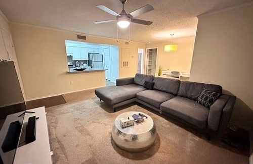 Fairfax Apartment | Cozy apartment next to Fairfax Corner & close to GMU!