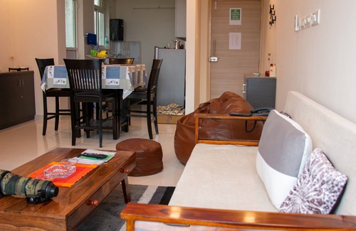 Chicalim Apartment | Cozy Apartment w/sea facing views w/all amenities including an infinity pool