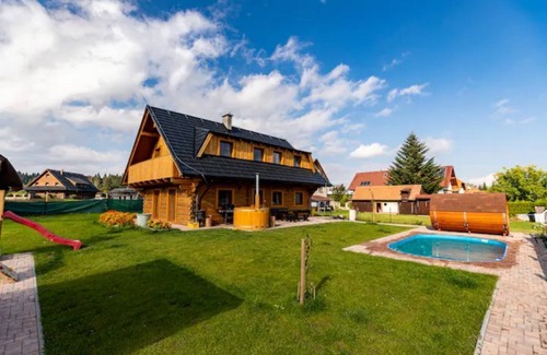 Lazisko Apartment | Cozy apartment with a balcony and mountain view in Chalet