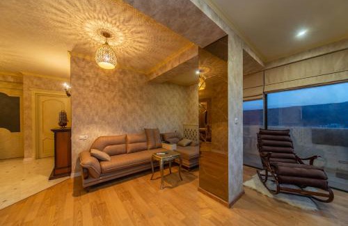 Tbilisi Apartment | Cozy apartment with a beautiful view of old town