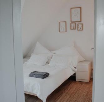 Oberdorla Apartment | Cozy apartment with a stream view
