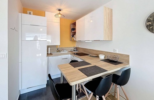 Granville Apartment | Cozy apartment with balcony, Granville port, 2 people
