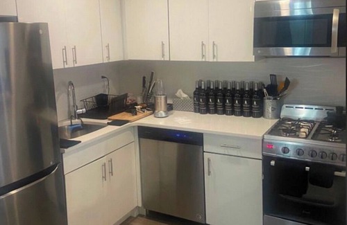 Queens Apartment | Cozy apartment with Bedroom , New appliances WiFi, AC in Queens On The Beach