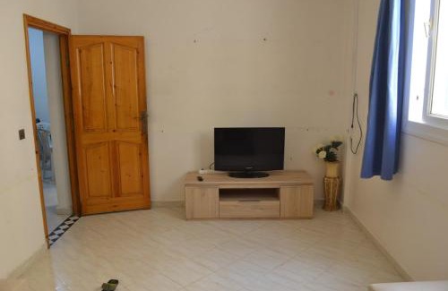 Bensergao Apartment | "Cozy apartment with essentials - 10-min drive to the beach and souk"