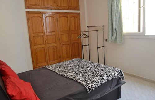 Bensergao Apartment | "Cozy apartment with essentials - 10-min drive to the beach and souk"