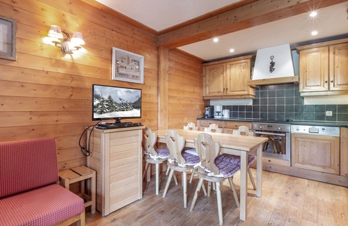 Val-d'Isere Apartment | Cozy Apartment with Warm Tones, WiFi, and Balcony in La Roche des Fours Residence