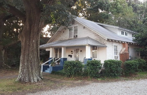 Grand Bay Apartment | Cozy Apartment with kitchen in Historic Home, near beaches, Mobile & Pascagoula